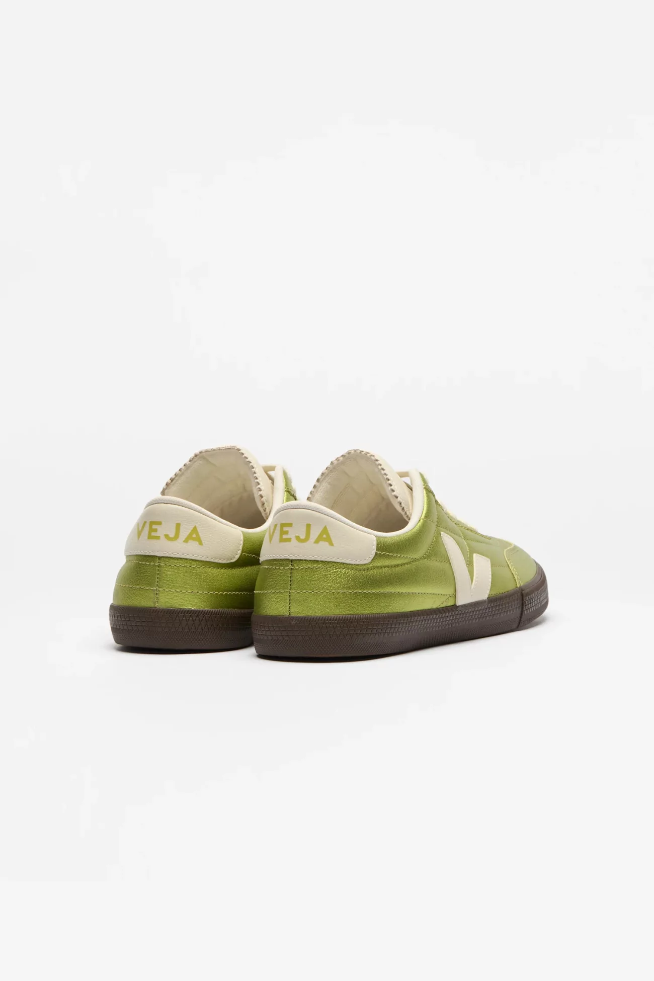 VEJA Panenka Leather – Pagi Pierre Eagle | Centre Commercial